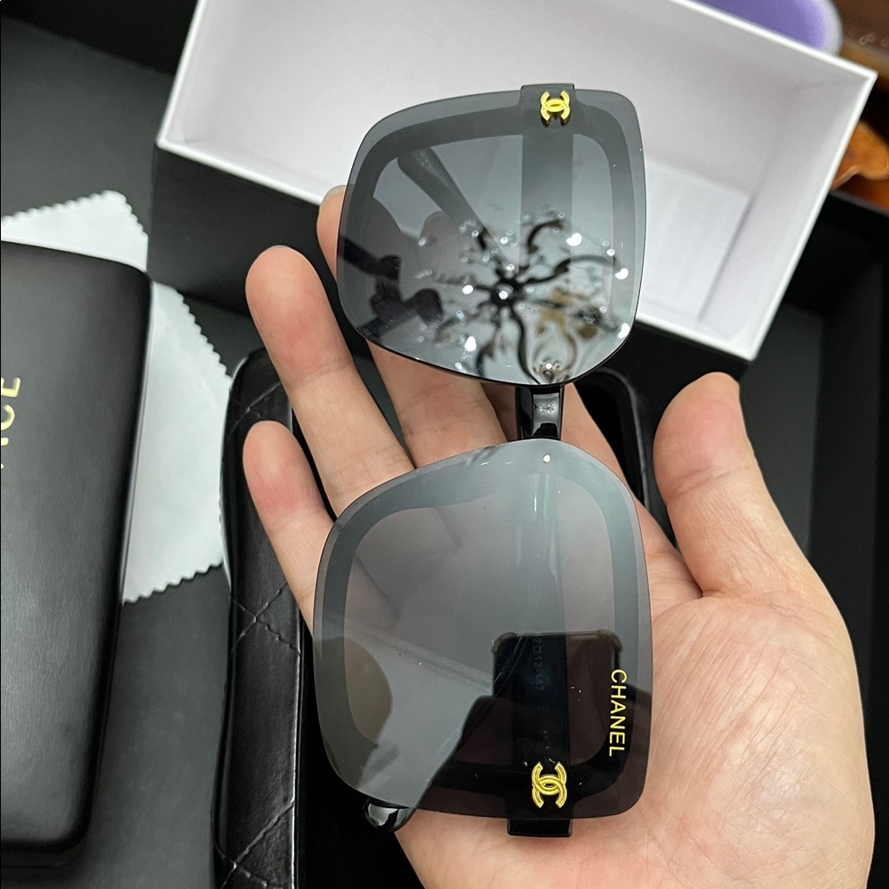 Chanel sunglasses - Picture 12 of 14